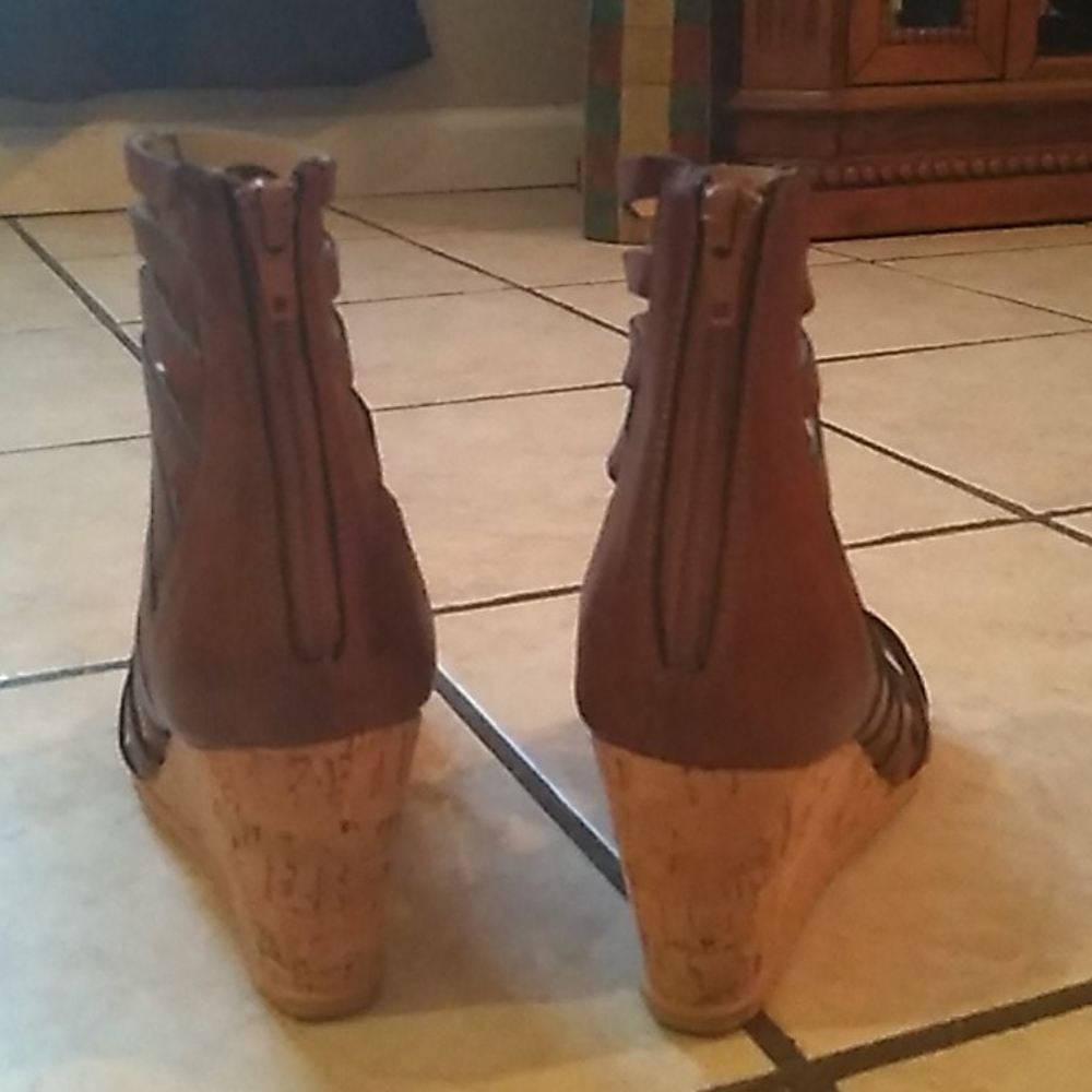 Shoes - Picture 2 of 3